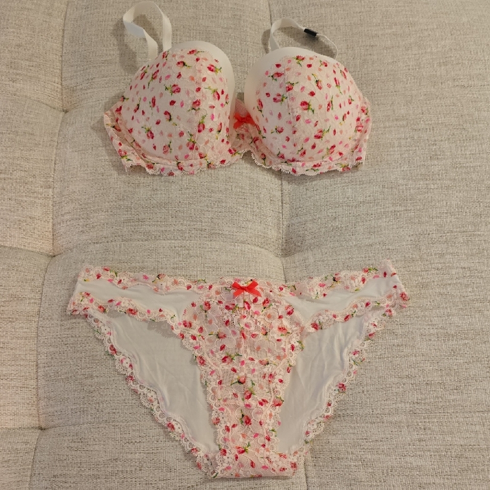 Victoria's Secret Floral Lace Bra Set - Pink and White